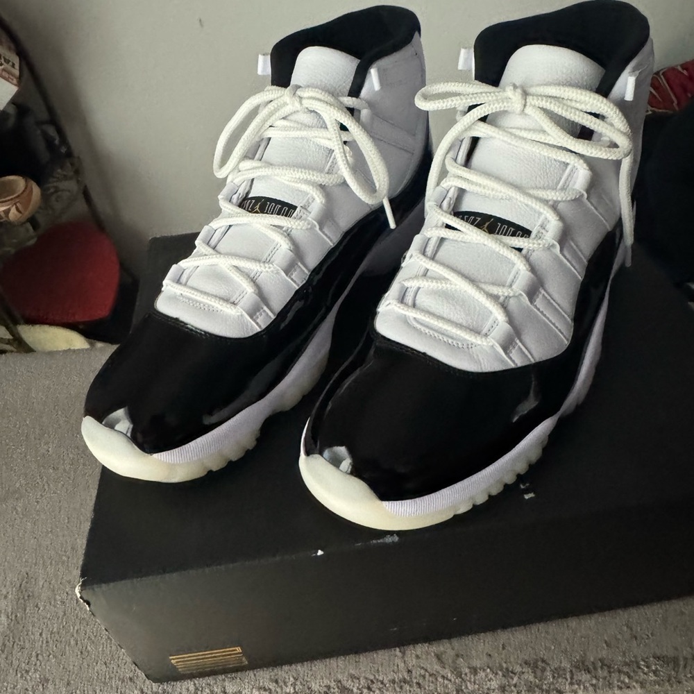 Jordan 11 gratitude Retro in White and Metallic Gold size 15